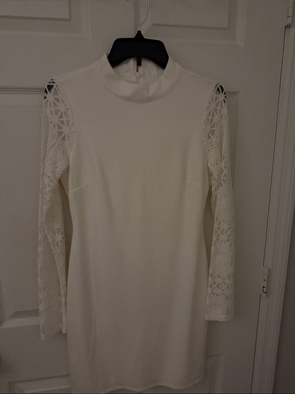 Women's Cream Lace-Sleeve Shift Dresses